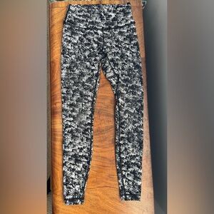 Lululemon Wunder Under Tight size 6 28”